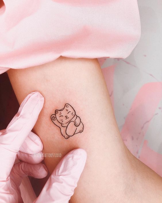 hoàn thiện tattoo mèo thần tài mini cho khách