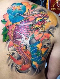 tattoo cá chép hồng hóa rồng kết hợp họa tiết hoa mẫu đơn và hoa sen nửa lưng