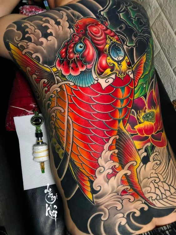 tattoo cá chép kín lưng độc đáo