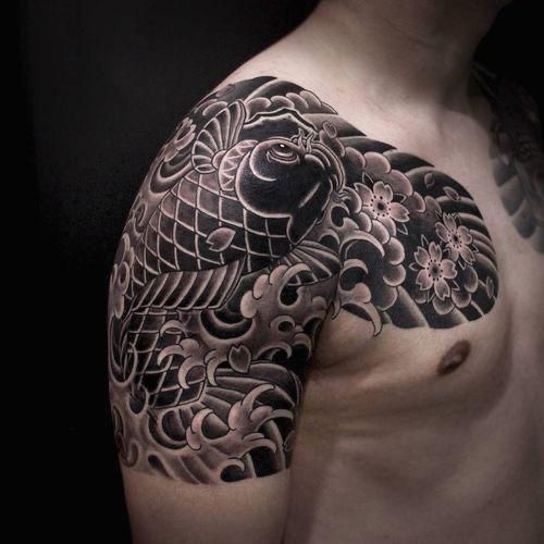 tattoo cá chép vắt vai kết hợp hoa anh đào đen trắng