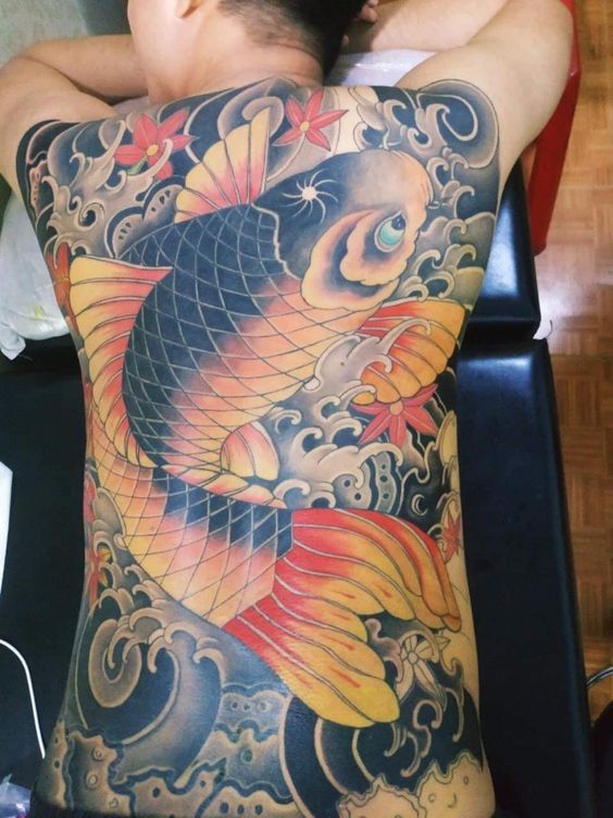 tattoo cá chép vẩy sóng