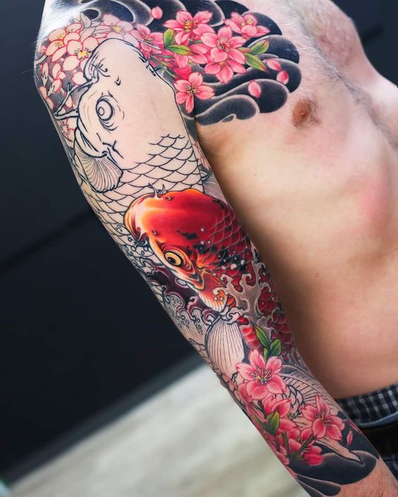 tattoo cặp cá chép đỏ kết hợp họa tiết hoa anh đào