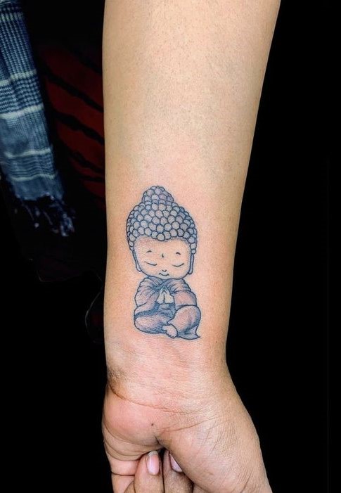 hình xăm Phật mẫu chibi trên cổ tay