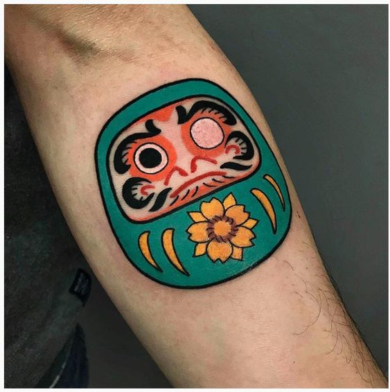 phong cách xăm daruma mới lạ màu xanh chủ đạo