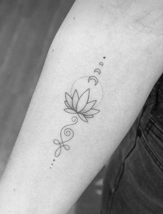 tattoo mẫu hoa sen nét thanh mảnh nghệ thuật