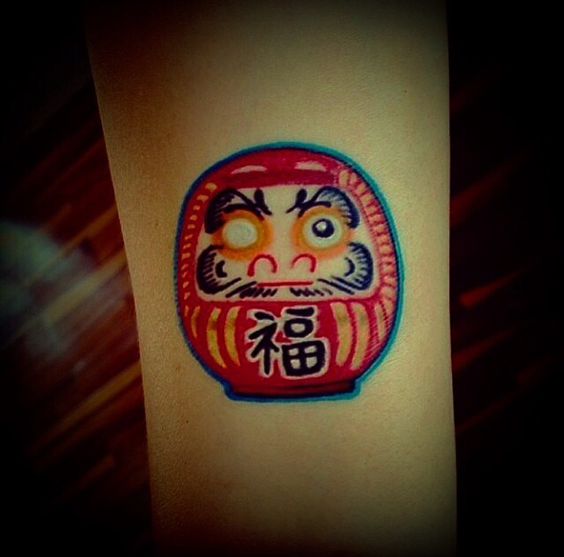 ý tưởng xăm daruma mặt tròn cầu mọi điều may mắn