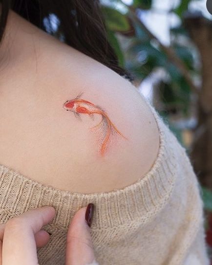 hình xăm cá chép mini mang đến tài lộc