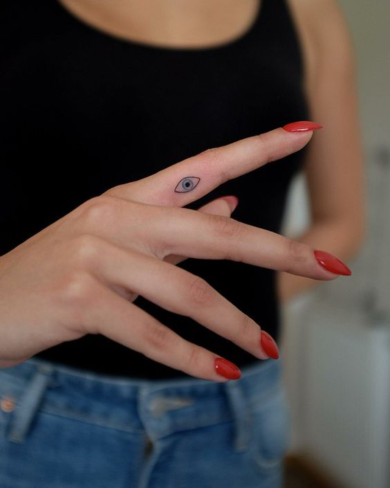 hình xăm con mắt mini đơn giản kín đáo
