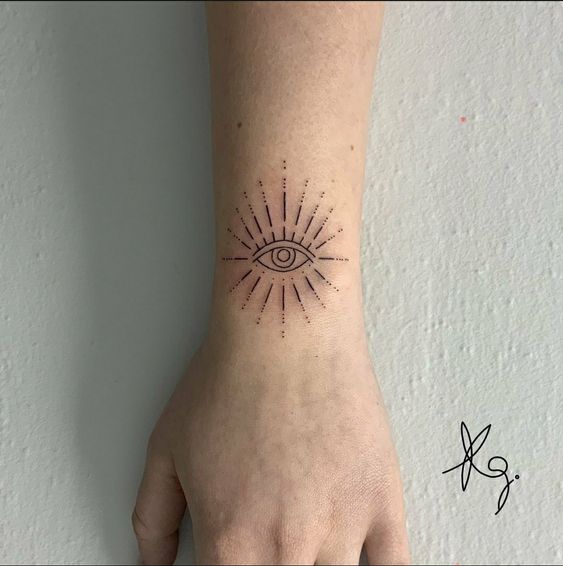 hình xăm con mắt mini hào quang đẹp