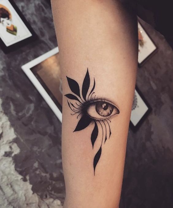 hình xăm con mắt mini kết hợp họa tiết đẹp