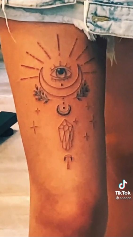 hình xăm con mắt mini kết hợp mặt trăng đẹp