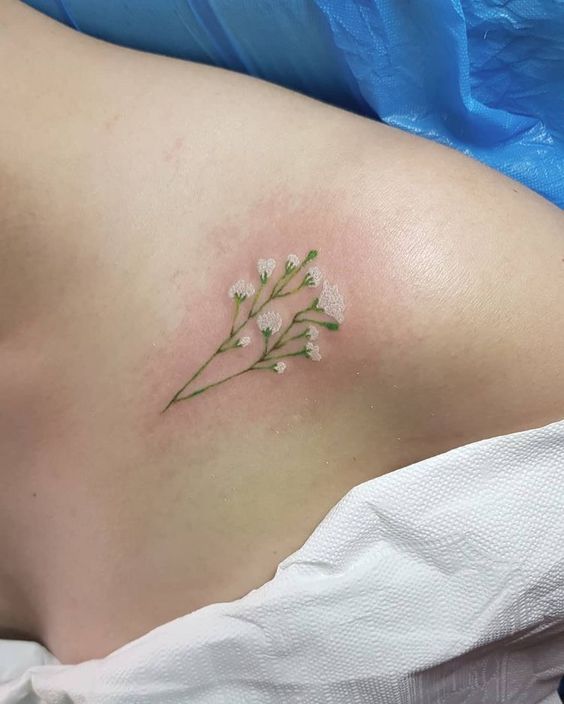 hình xăm hoa mini màu trắng tinh khôi cho nữ