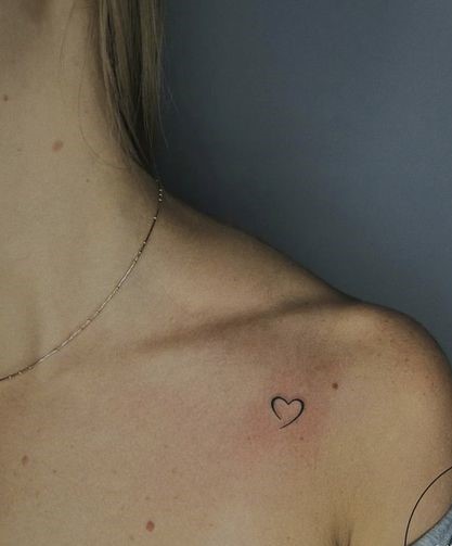 hình xăm trái tim mini ở xương quai xanh cho nữ
