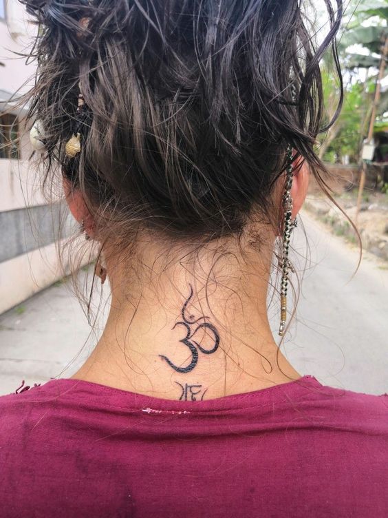 mẫu tattoo ký hiệu mini sau gáy