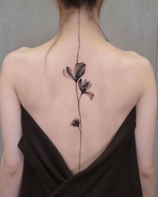 tattoo hoa mực đen cho nữ