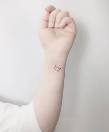 tattoo mẫu vương miện mini siêu đơn giản