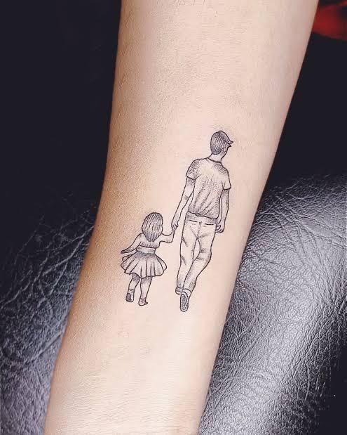 tattoo mini cha nắm tay con thật hạnh phúc