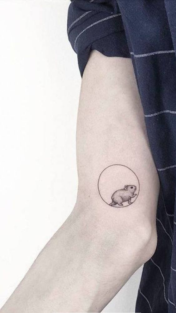 tatoo mini chuột ở bắp tay siêu đẹp