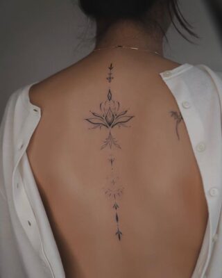 tattoo sau lưng mini cho nữ