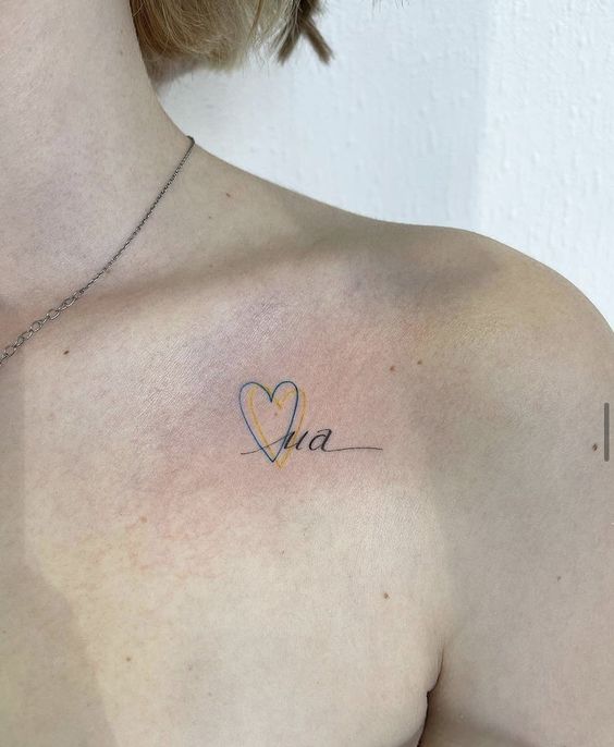 thể hiện tình yêu với tattoo tên và trái tim mini