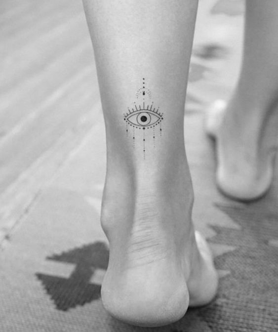 hình xăm con mắt mini ở cổ chân mẫu 1