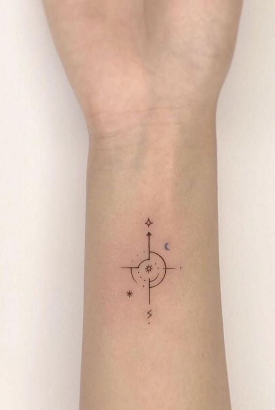 hình xăm la bàn mini đơn giản nhưng đẹp