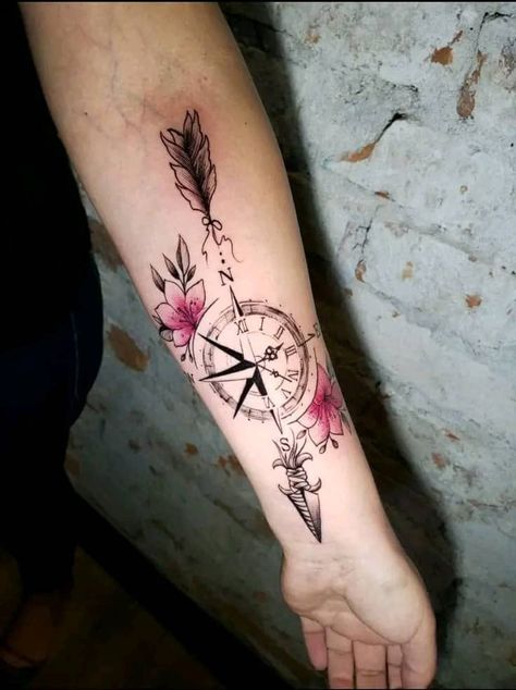 hình xăm la bàn mini kết hợp hoa anh đào