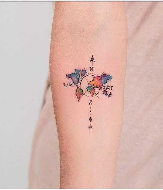 hình xăm la bàn mini màu sắc sặc sỡ