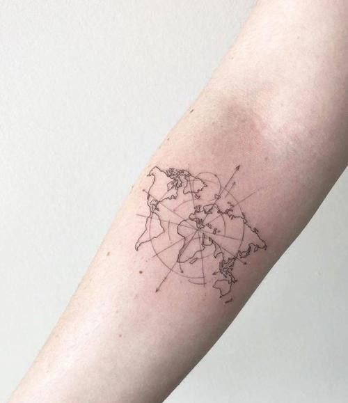 hình xăm la bàn mini ở cánh tay mẫu 6