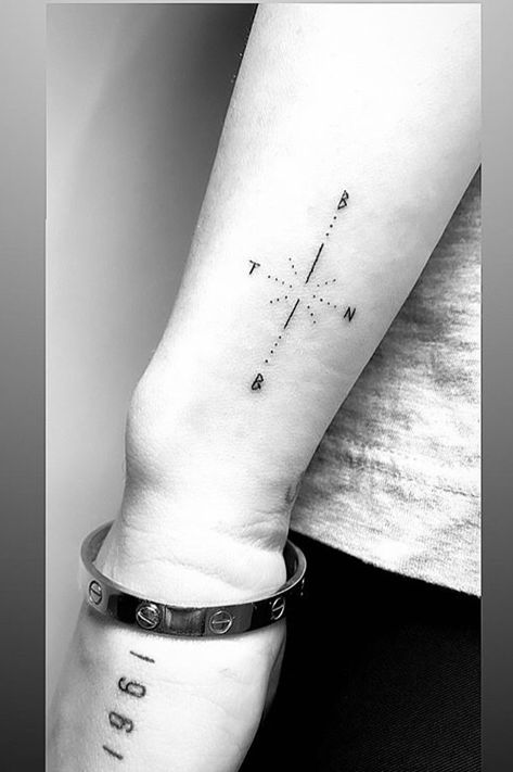 hình xăm la bàn mini siêu đơn giản