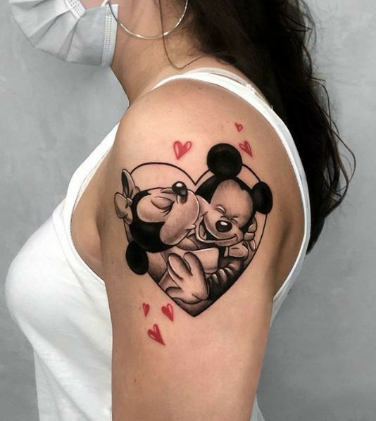 hình xăm mini mickey kết hợp hình trái tim