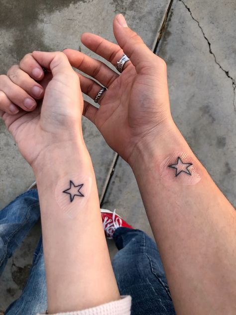 tattoo ngôi sao mini đơn giản cho bạn thân khác giới