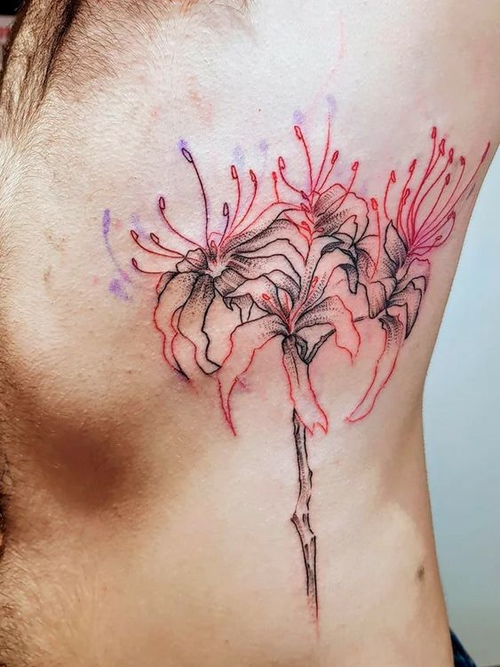 tattoo bỉ ngạn mini họa tiết tinh xảo ở mạn sườn