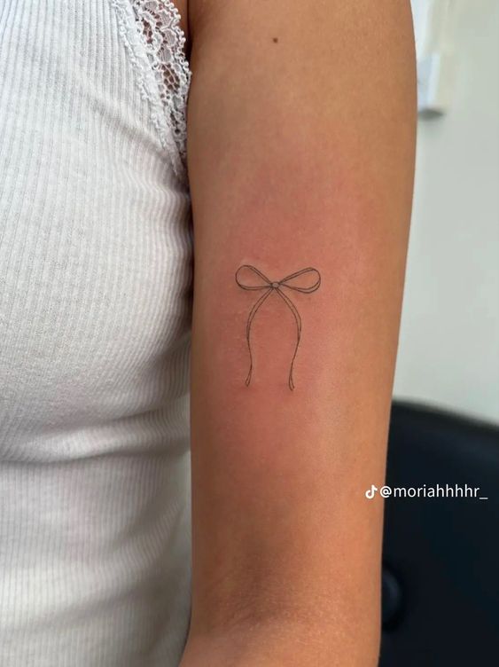 tattoo cái nơ mini siêu đáng yêu