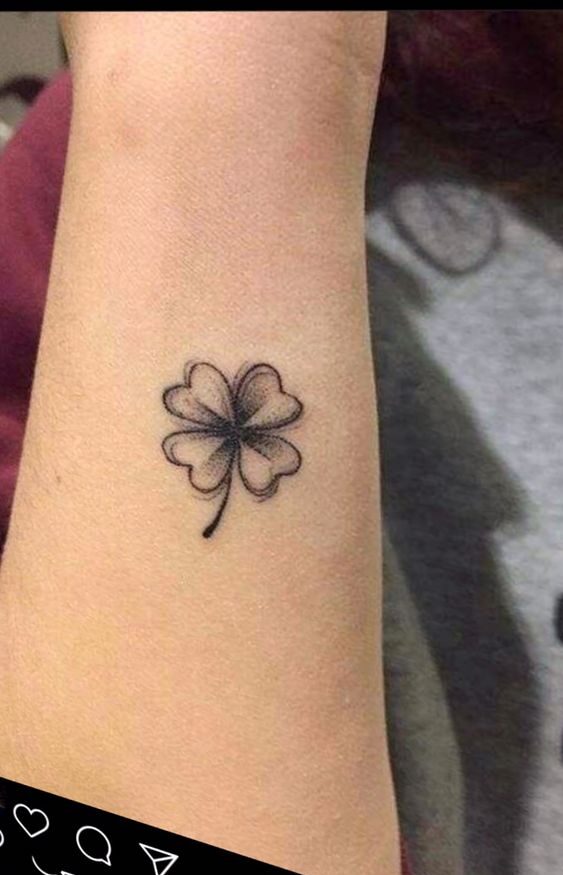 tattoo cỏ 4 lá size mini siêu cute