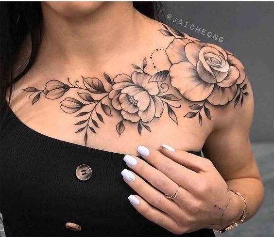 tattoo mini hoa mẫu đơn trước ngực