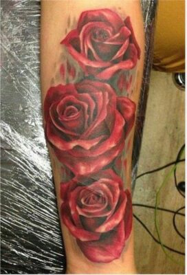 Hình xăm ba bông hồng cạnh nhau