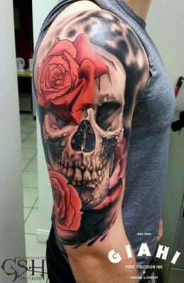 Hình xăm hoa hồng đỏ kết hợp với mặt quỷ
