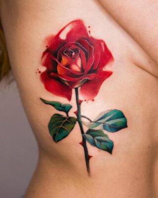 Hình xăm hoa hồng đỏ quyến rũ