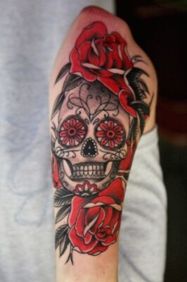 Hình xăm hoa hồng đỏ và mặt quỷ