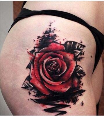 Hình xăm hoa hồng ở hông cực quyến rũ