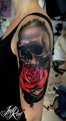 Hình xăm hoa hồng và quỷ