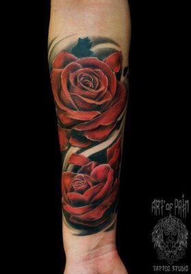 Tattoo bông hồng ở cánh tay