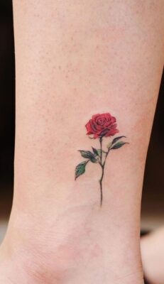 Tattoo hoa hồng đỏ tinh tế