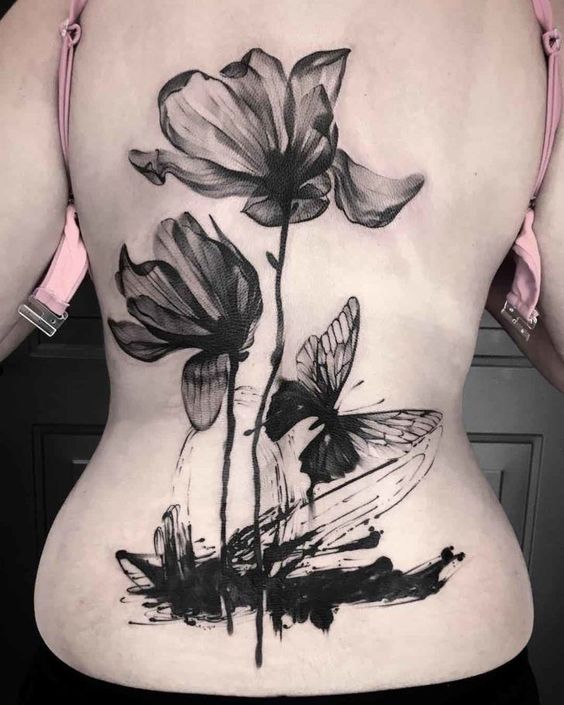 Tattoo hoa sau lưng đen trắng