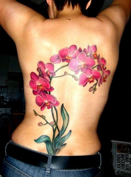 Tattoo hoa sau lưng đỏ chói lóa