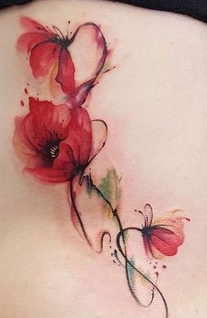 Tattoo hoa sau lưng đỏ rực