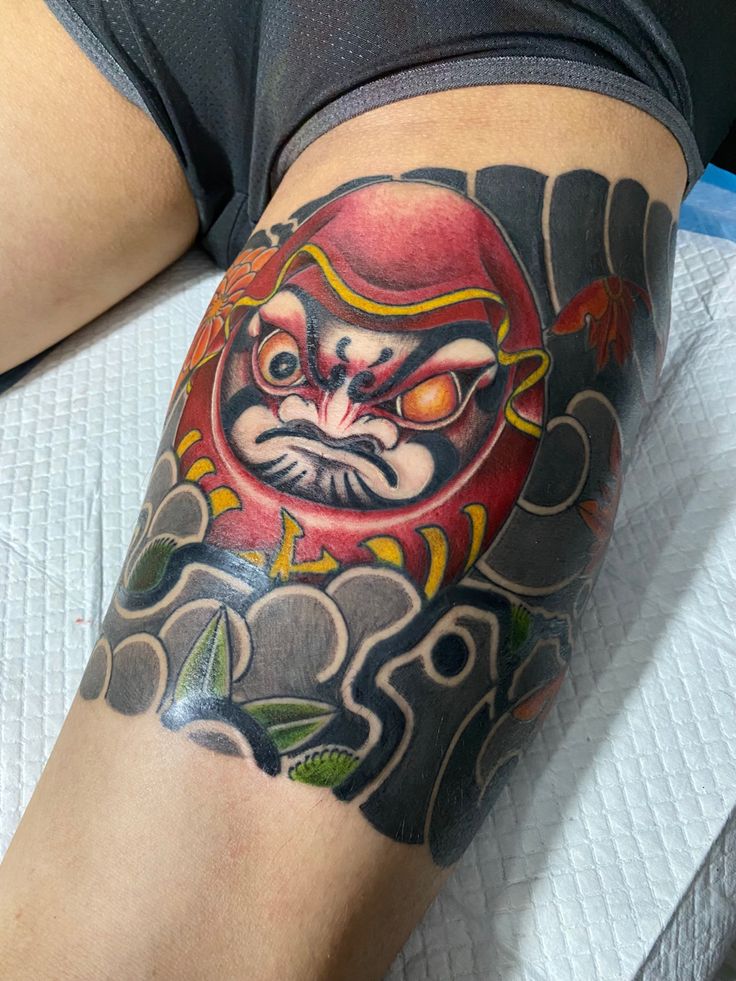 Tattoo trên đùi bí ẩn