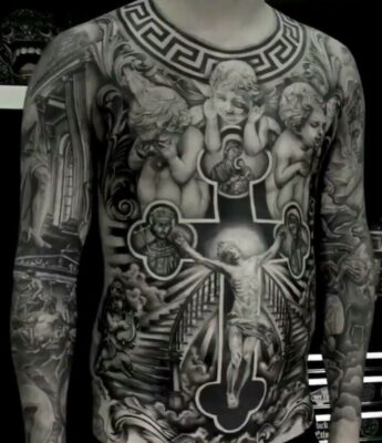 biểu tượng chữ thập được lựa chọn cho hình xăm full mình