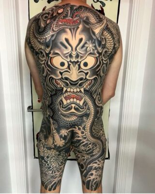 cá tính với lựa chọn xăm full mình phía sau